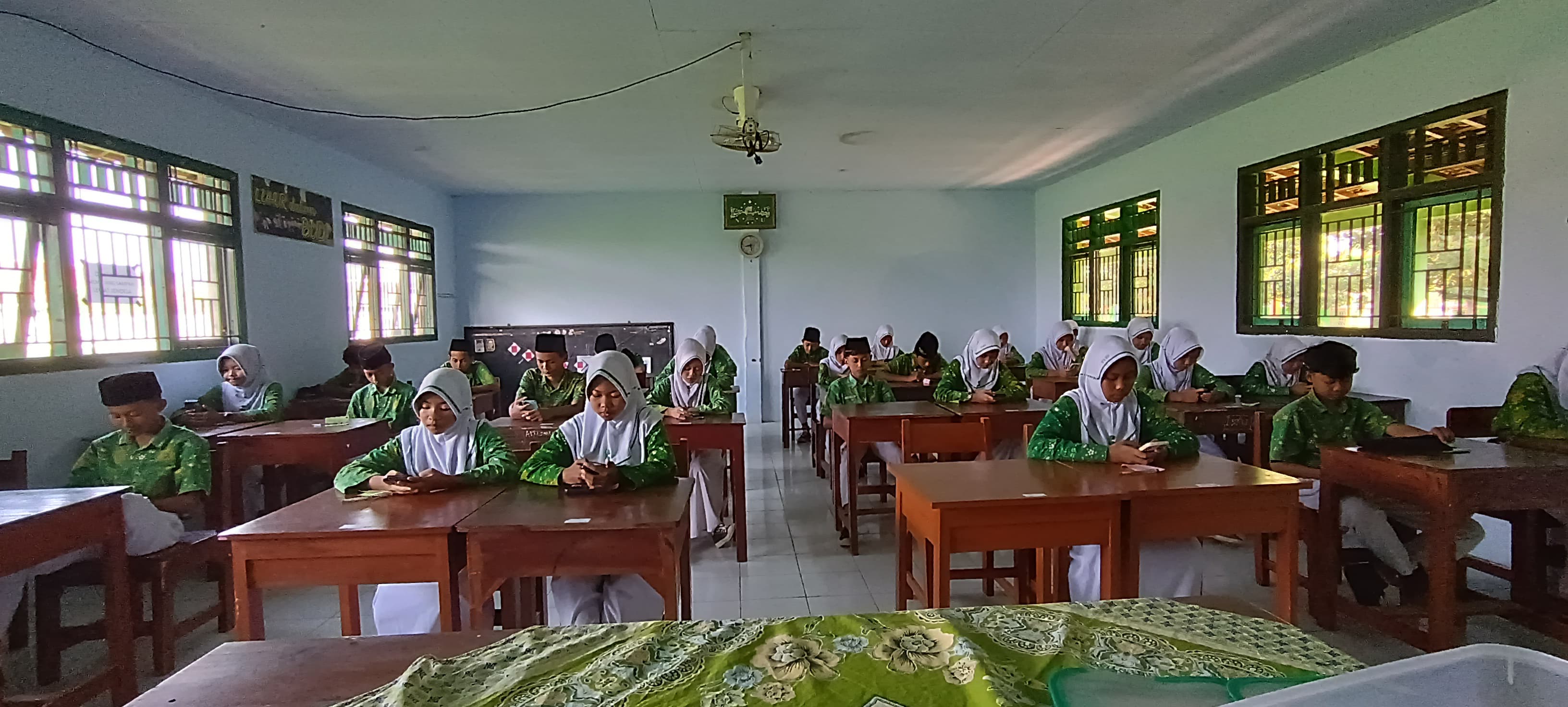 Tes Kenaikan Kelas Berbasis CBT di MTs Wahid Hasyim Warungasem Resmi Selesai