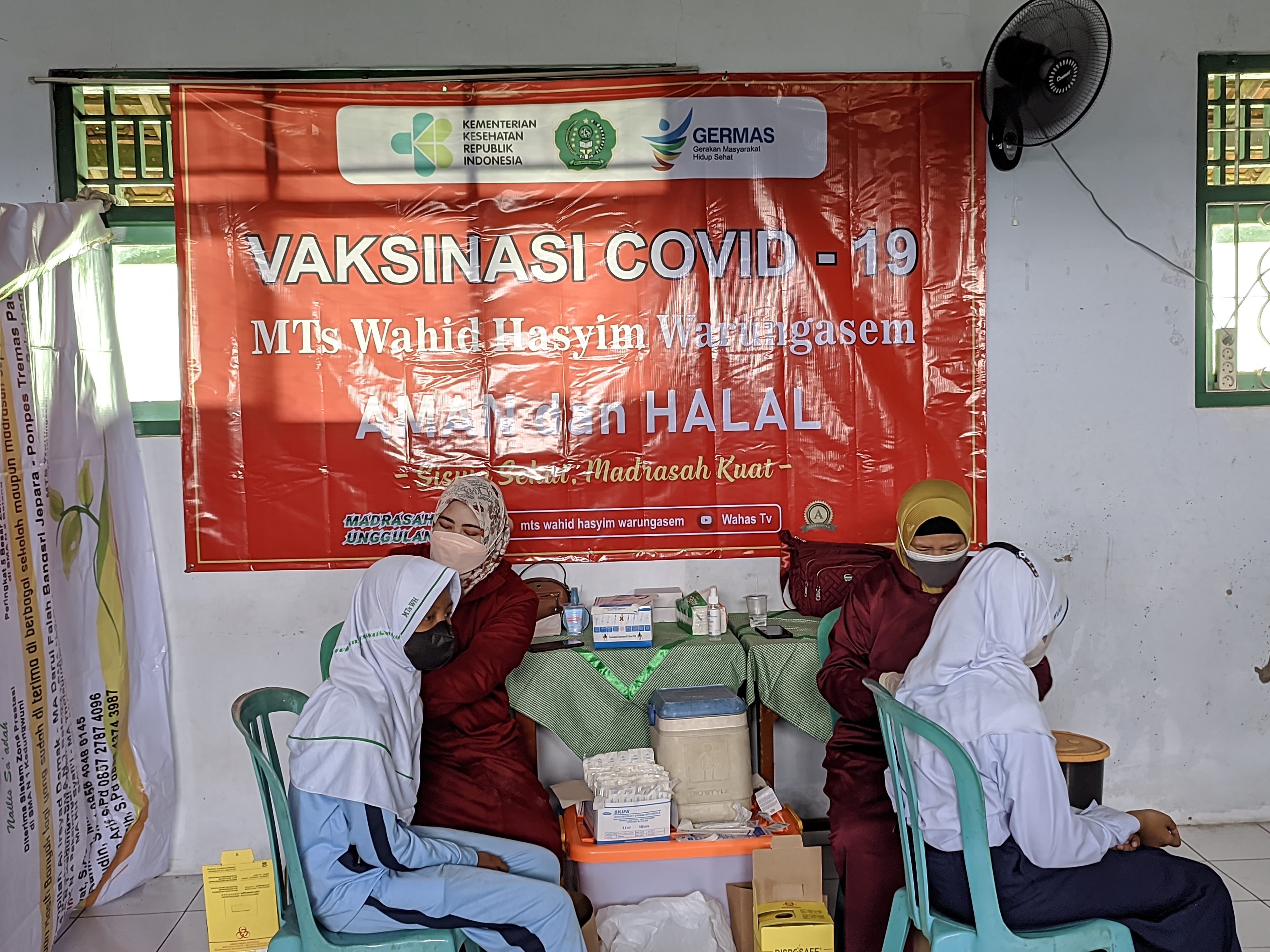 VAKSINASI COVID - 19